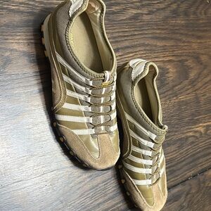 Skechers Women's Tan and Black Sneakers